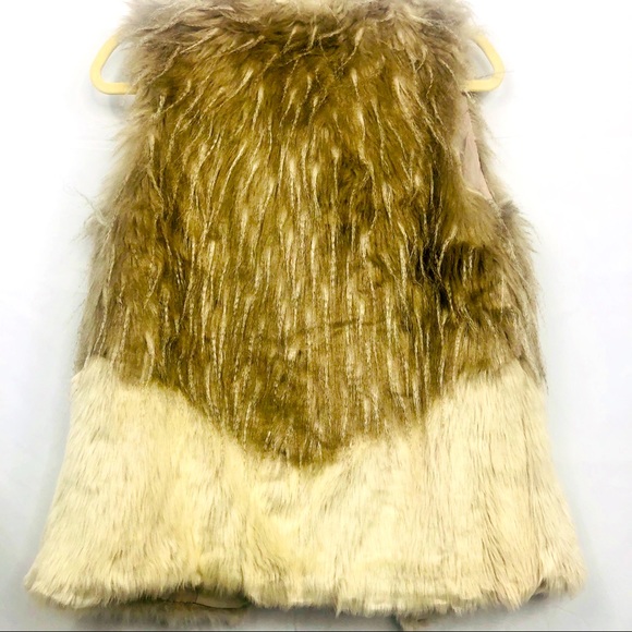 Red Snap-Cute two-tone faux fur vest.Size Med. - Picture 5 of 8
